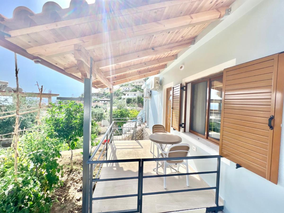Coral Guesthouse Sarandë Exteriör bild