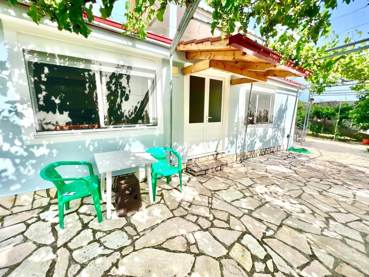 Coral Guesthouse Sarandë Exteriör bild