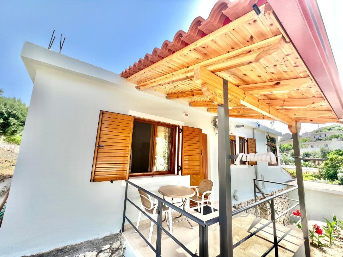 Coral Guesthouse Sarandë Exteriör bild