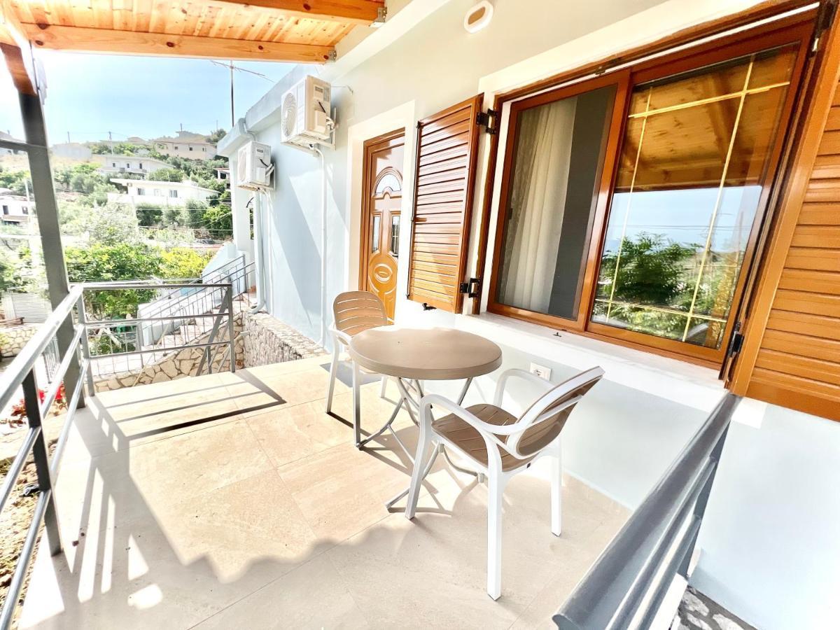 Coral Guesthouse Sarandë Exteriör bild