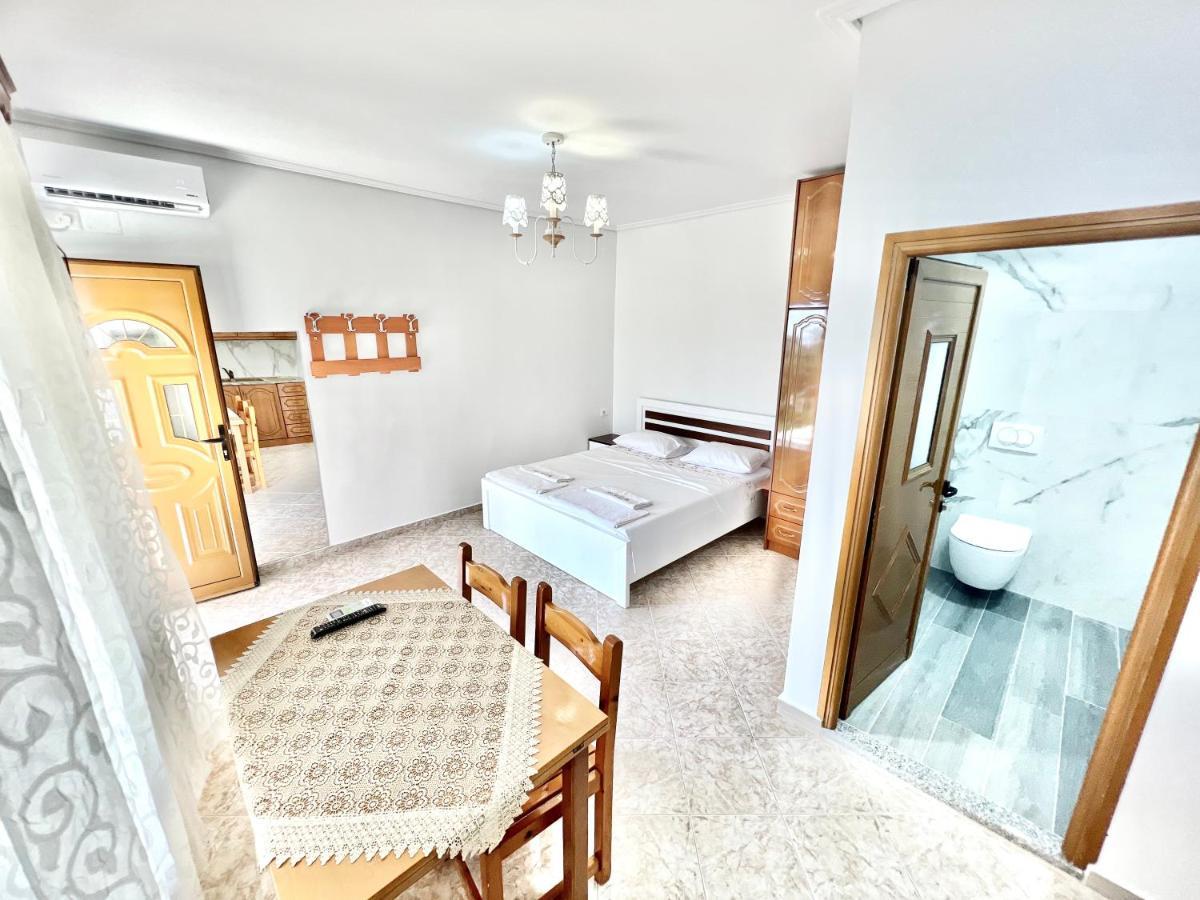 Coral Guesthouse Sarandë Exteriör bild