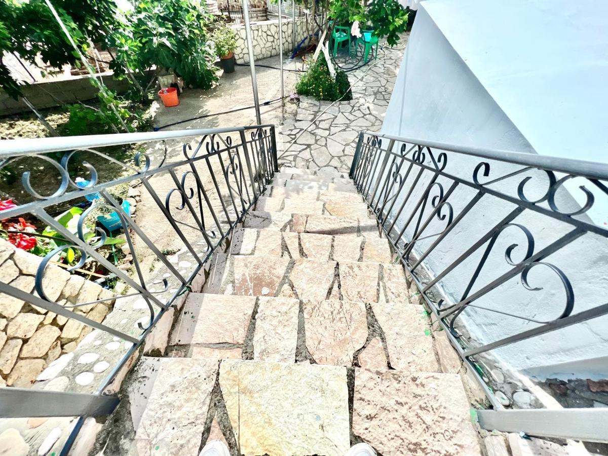 Coral Guesthouse Sarandë Exteriör bild