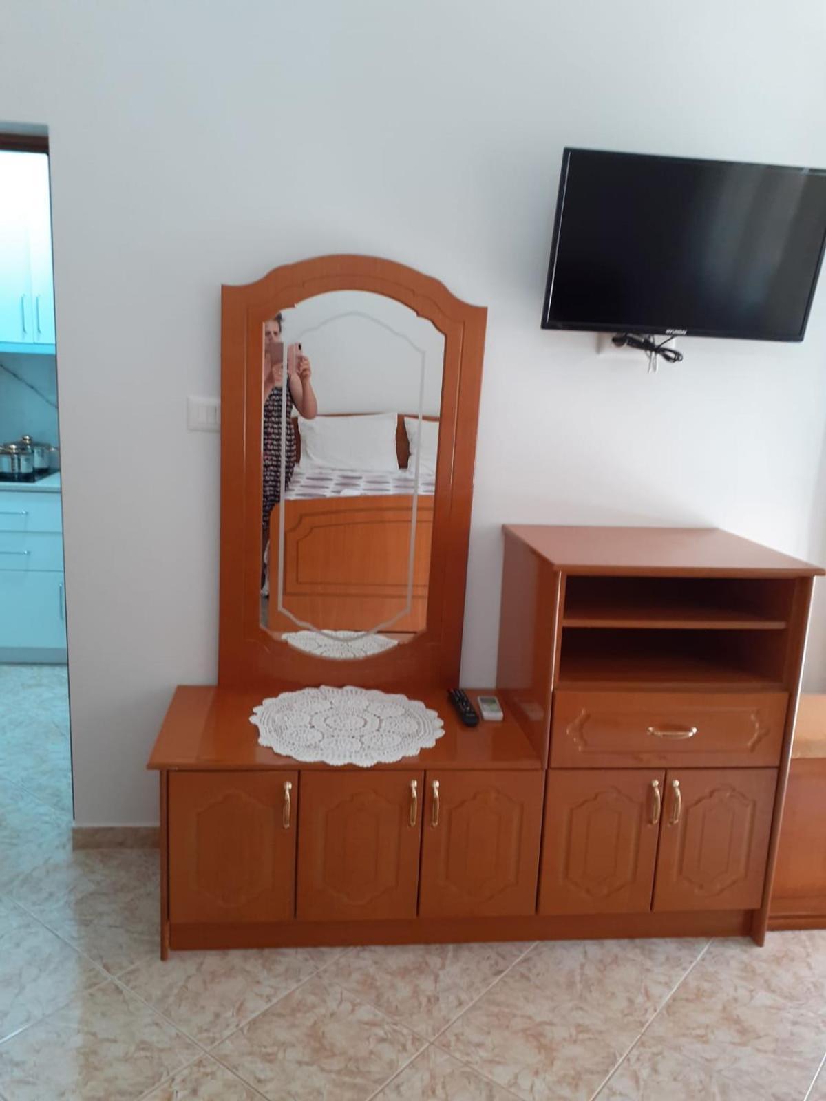 Coral Guesthouse Sarandë Exteriör bild