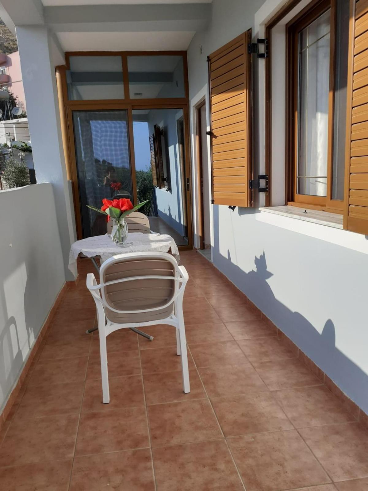 Coral Guesthouse Sarandë Exteriör bild