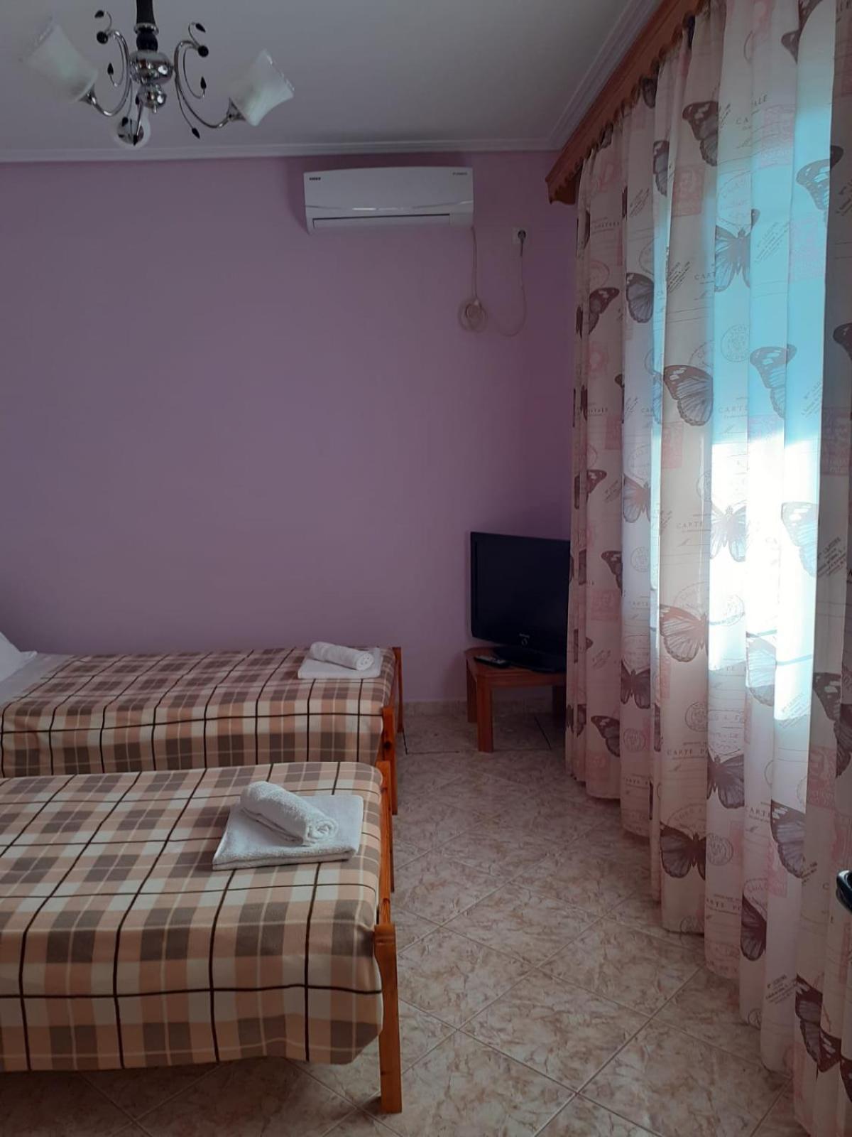 Coral Guesthouse Sarandë Exteriör bild
