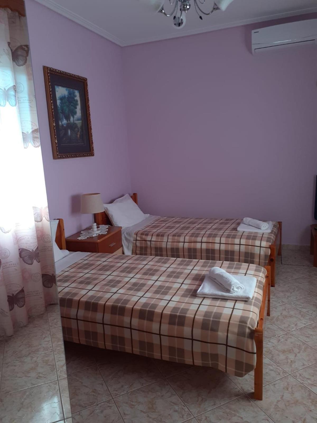 Coral Guesthouse Sarandë Exteriör bild